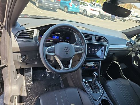 Certified 2023 Volkswagen Tiguan SE R-Line FWD image 17