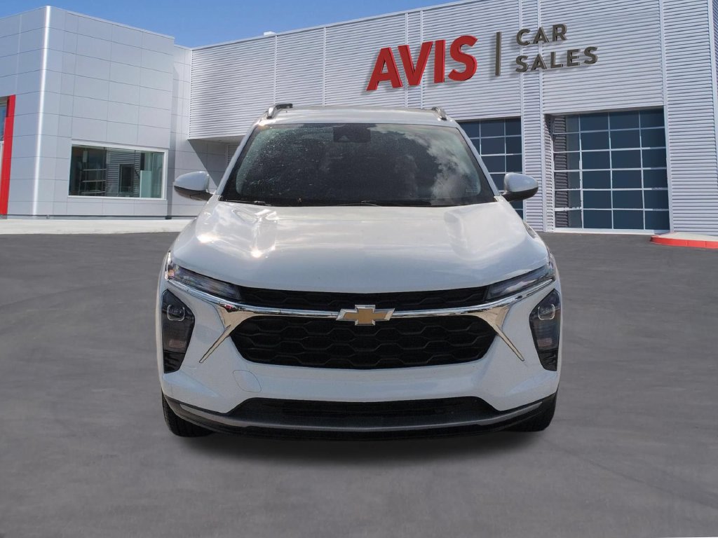 Used 2025 Chevrolet Trax LT w/ LT Convenience Package FWD image 2