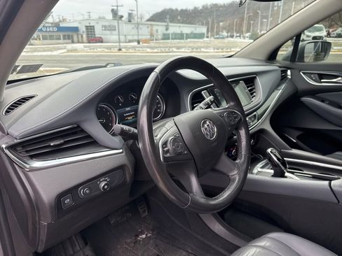 Used 2018 Buick Enclave Essence image 14