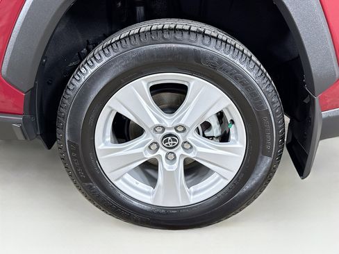 Used 2020 Toyota RAV4 XLE w/ Carpet Mat Package AWD/4WD image 30