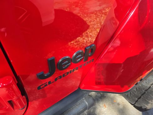 Used 2021 Jeep Gladiator Willys image 6