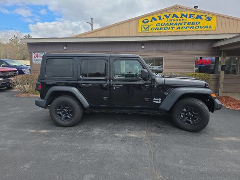 Used 2018 Jeep Wrangler Unlimited Sport AWD/4WD image 5