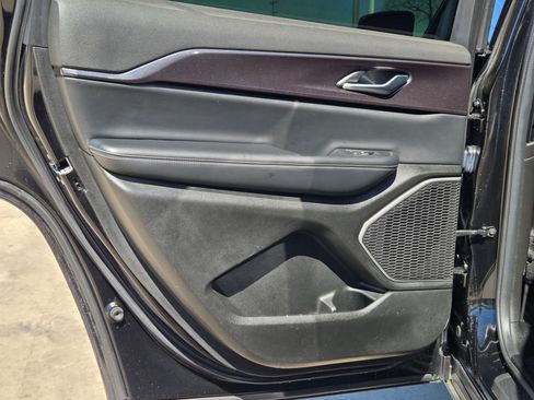 Used 2022 Jeep Grand Cherokee L Laredo w/ Luxury Tech Group I image 15