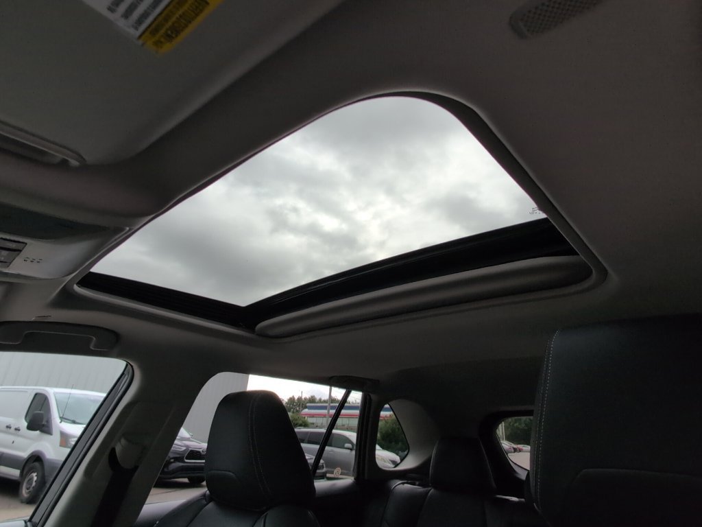 Used 2025 Toyota RAV4 XLE w/ Convenience Package AWD/4WD image 25