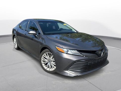 Used 2018 Toyota Camry XLE FWD image 4