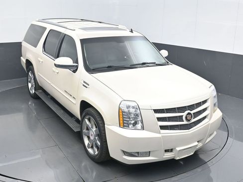 Used 2014 Cadillac Escalade ESV Premium image 3