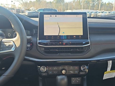 New 2026 Jeep Compass Trailhawk w/ Sun, Sound & Navigation Group AWD/4WD image 17