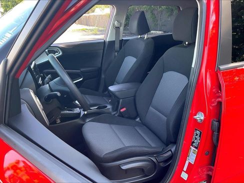Used 2025 Kia Soul LX w/ LX Technology Package FWD image 24