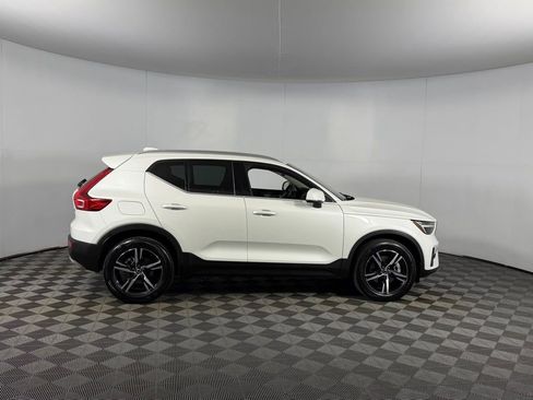 Used 2025 Volvo XC40 B5 Core image 5