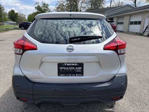 Used 2020 Nissan Kicks S FWD image 4