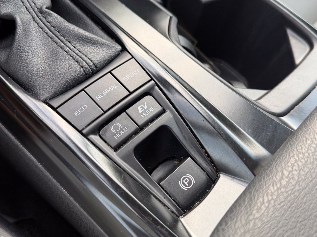 Used 2025 Toyota Camry SE w/ Convenience Package FWD image 21