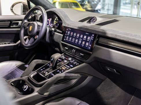 Used 2022 Porsche Cayenne Turbo GT image 35