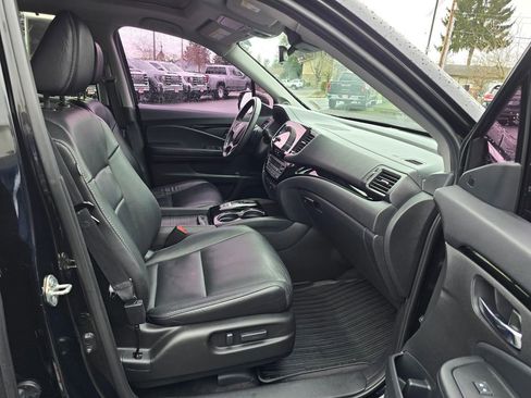 Used 2019 Honda Pilot Touring image 11