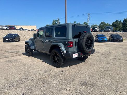 Used 2025 Jeep Wrangler Unlimited Sahara w/ Safety Group AWD/4WD image 3