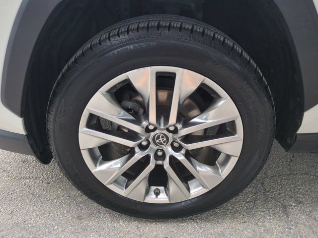 Used 2019 Toyota RAV4 Limited w/ Cold Weather Package FWD image 11