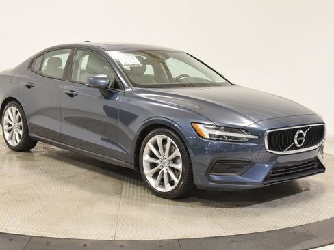 Used 2020 Volvo S60 T6 Momentum w/ Protection Package Premier image 3