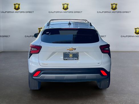Used 2024 Chevrolet Trax LT w/ Driver Confidence Package image 4
