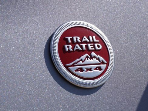 Used 2021 Jeep Cherokee Trailhawk image 12