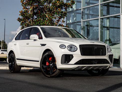 Used 2025 Bentley Bentayga image 10