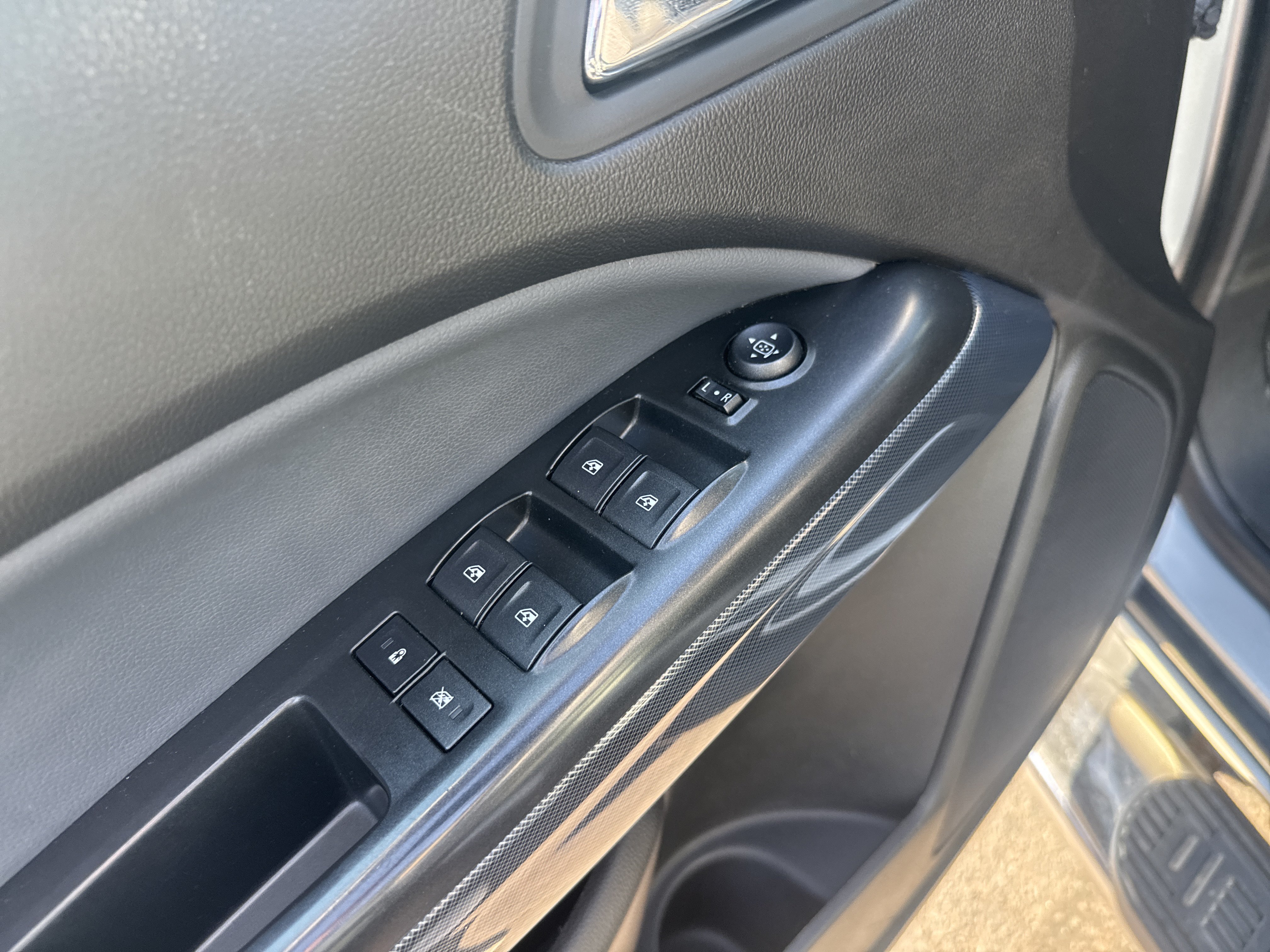 Used 2015 Chevrolet Colorado Z71 AWD/4WD image 16