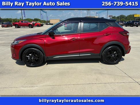 Used 2021 Nissan Kicks SR w/ SR Premium Package FWD image 1