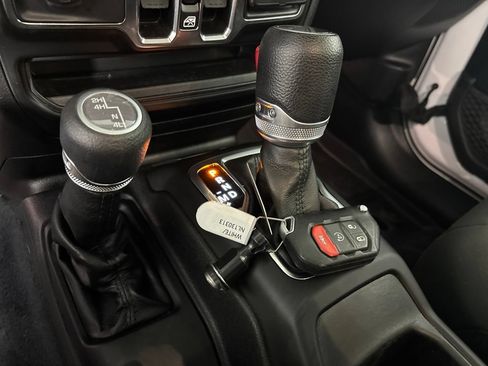 Used 2022 Jeep Gladiator Sport AWD/4WD image 21