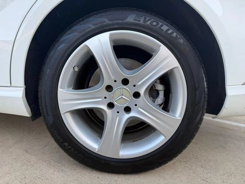 Used 2014 Mercedes-Benz E 350 Sedan image 32