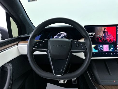 Used 2022 Tesla Model X image 31