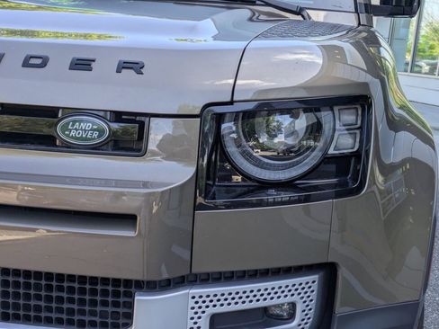 Used 2025 Land Rover Defender 110 S AWD/4WD image 9