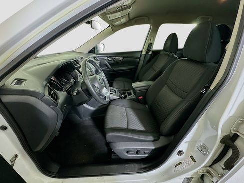 Used 2018 Nissan Rogue SV FWD image 13
