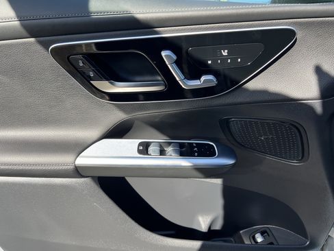 Used 2025 Mercedes-Benz GLC 350e 4MATIC image 14