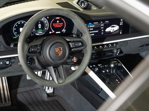 Used 2025 Porsche 911 Carrera GTS RWD image 16