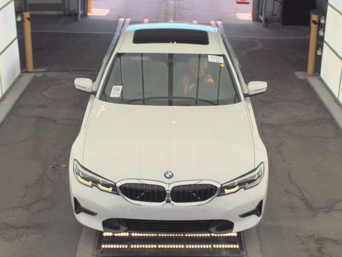 Used 2019 BMW 330i Sedan w/ Convenience Package RWD image 2