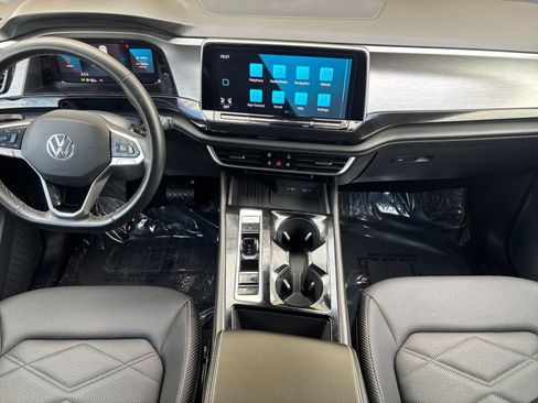 Used 2025 Volkswagen Atlas Cross Sport SE image 30