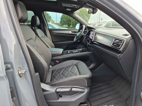 Used 2024 Volkswagen Atlas Cross Sport SE w/ Panoramic Sunroof Package AWD/4WD image 34