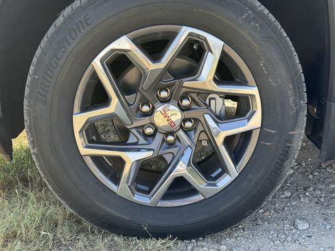 New 2026 GMC Sierra 1500 SLT image 9