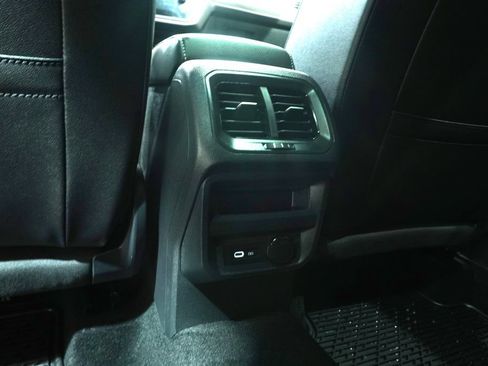 Used 2024 Volkswagen Tiguan SE AWD/4WD image 14