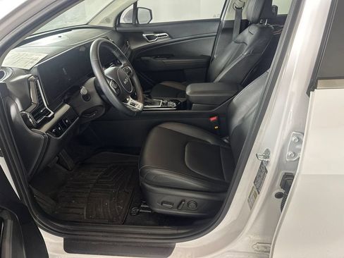 Used 2025 Kia Sportage EX FWD image 3