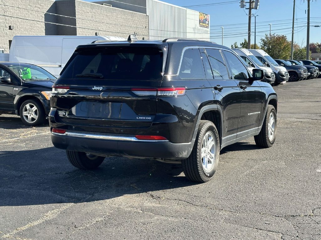 Used 2025 Jeep Grand Cherokee Laredo w/ Luxury Tech Group I AWD/4WD image 4
