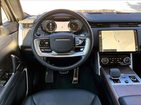 Used 2023 Land Rover Range Rover SE image 4