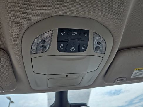 Used 2024 Chrysler Pacifica Touring-L FWD image 21