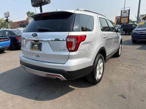 Used 2017 Ford Explorer XLT w/ Equipment Group 201A AWD/4WD image 7