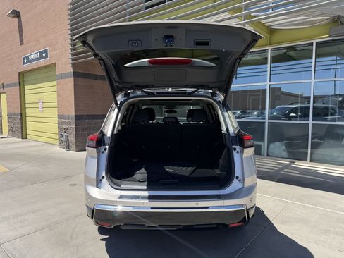 Used 2025 Nissan Rogue Platinum FWD image 35