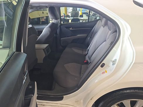 Used 2018 Toyota Camry LE FWD image 8