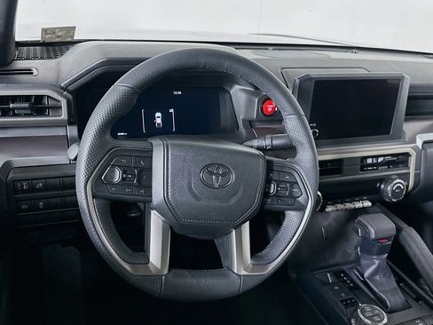 Used 2025 Toyota Tacoma TRD Off-Road image 18