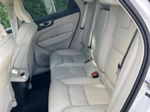 Used 2024 Volvo XC60 B5 Plus AWD/4WD image 4