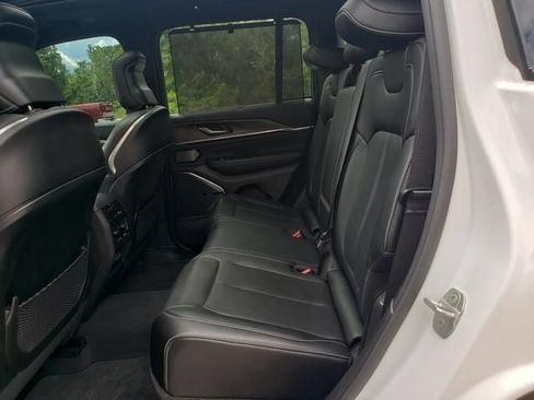 Used 2023 Jeep Grand Cherokee Overland w/ Luxury Tech Group IV AWD/4WD image 12