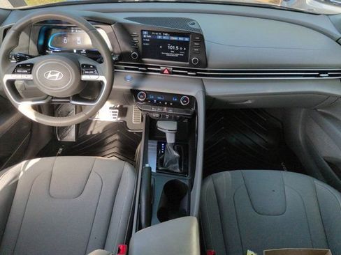 Used 2025 Hyundai Elantra Sport FWD image 13