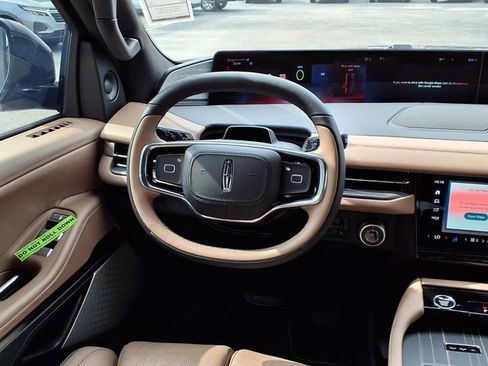 New 2026 Lincoln Navigator L Black Label AWD/4WD image 12