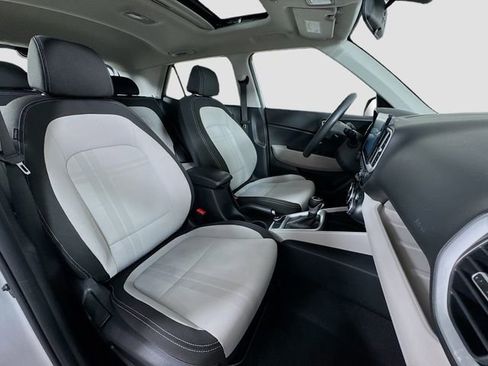 Used 2024 Hyundai Venue SEL image 29